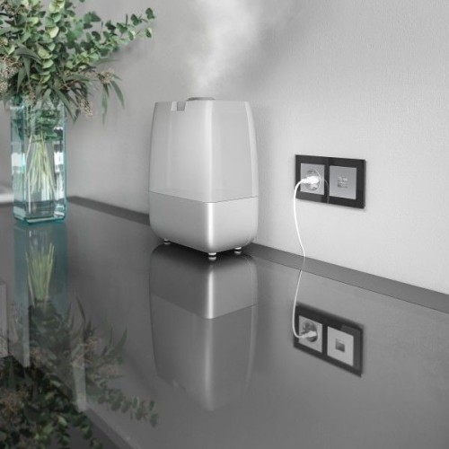 W1171606 Умная встраиваемая розетка с заземлением с защитными шторками серебряная  Werkel a056420