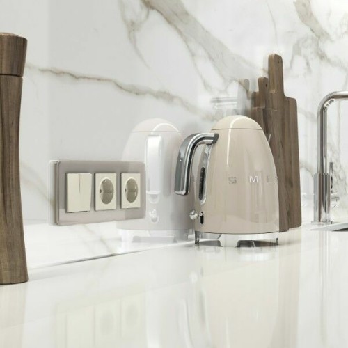 W1171162 Розетка с заземлением и шторками (айвори матовый) Antik Werkel a059275