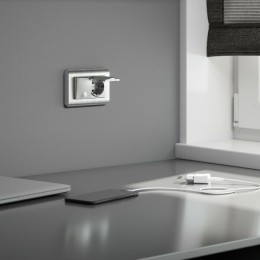 W1172206 Розетка двойная влагозащ. с зазем. с защит. крышками и шторками (серебряная) Werkel a057285