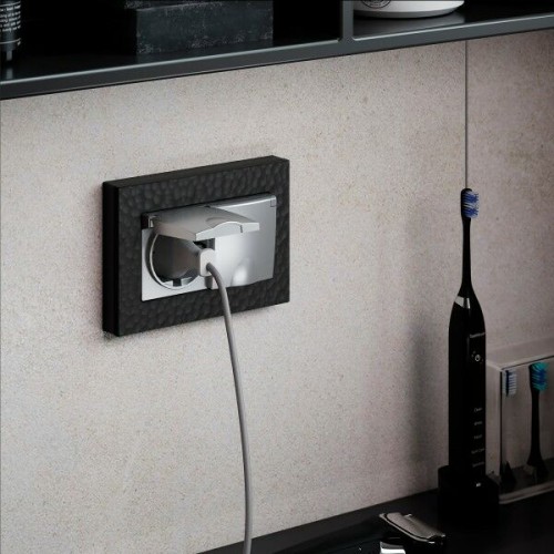 W1172206 Розетка двойная влагозащ. с зазем. с защит. крышками и шторками (серебряная) Werkel a057285