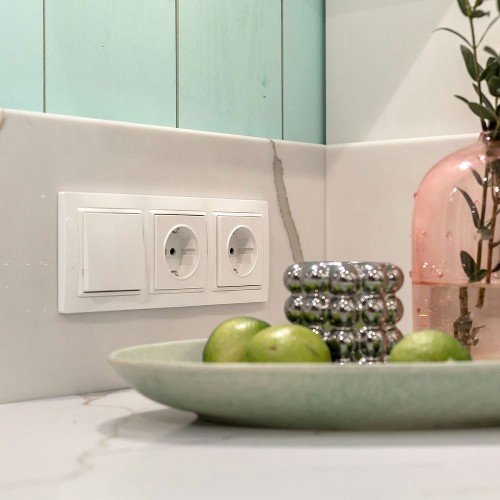 W1171301 Розетка с заземлением, безвинтовой зажим (белая) Antik Werkel a051108