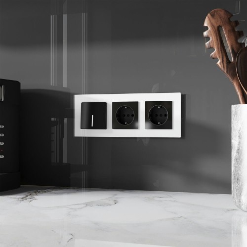 W1171148 Розетка с заземлением и шторками (черный акрил) Werkel a064042