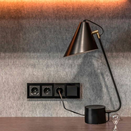 W1171108 Розетка с заземлением и шторками  (черный матовый) Antik Werkel a051622