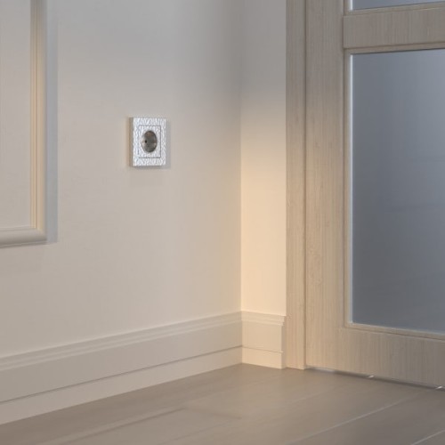 W1271106 Розетка с заземлением и шторками (серебряный) Hammer Werkel a052076