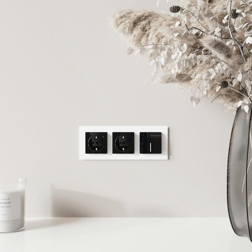 W1171748 Розетка с заземлением, шторками и USB тип A+C (черный акрил) Werkel a064044