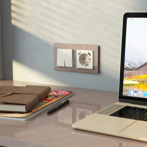 W1171562 Розетка с заземлением, шторками и USBх2 (айвори матовый) Werkel a062426