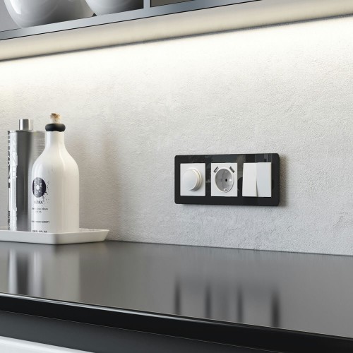 W1171561 Розетка с заземлением, шторками и USBх2 (белый матовый) Werkel a062406