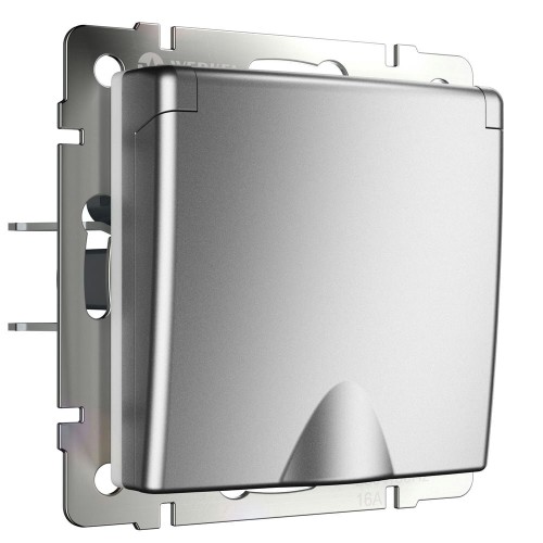 W1171265 Розетка влагозащ. с зазем. с защит. крышкой и шторками (серебряный матовый) Werkel a063614