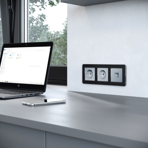 W0032608 Рамка на 3 поста (черная) Platinum Werkel a059216