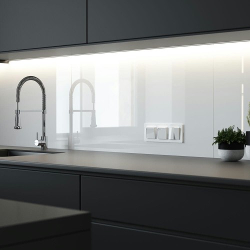 W1171241 Розетка влагозащ. с зазем. с защит. крышкой и шторками (белый акрил) Werkel a064013