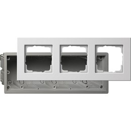 2883201 Монтажная коробка Е22 трехместная с рамкой Gira E22