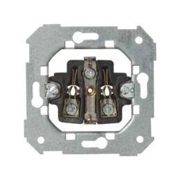 75462-39 Розетка двухполюсн. 2P+E с заземл., с уменш.глубиной установ., 16А 250В,винтовой зажим,82,82Н,82Д,88 Simon