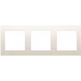 10136092 Рамка Q.3 Белый с эффектом бархата 3-постовая Berker
