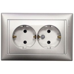 770127 Valena Розетка 2-ая с/з с защитными шторками литая Legrand