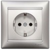 770123 Valena Розетка 1-ая с/з литая Legrand