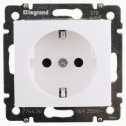 774421 Valena Розетка 1-ая с/з с защитными шторками Legrand