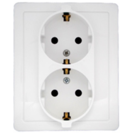 1590451-030 Розетка двойная с заземлением Schuko с защитными шторками, винтовой зажим, 16А 250В, белый Simon 15