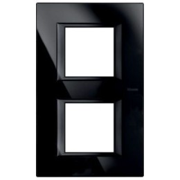 HA4802M2VNB Рамка Axolute Квадрат Nighter 2+2 модуля вертикальная Bticino