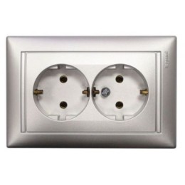 770100 Valena Розетка 2-ая с/з литая Legrand