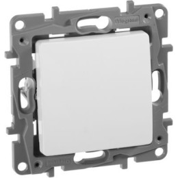 672205 Переключатель одноклавишный - Etika - 10 A - 250 В~ - белый Legrand