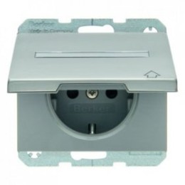 47527104 Штепсельная розетка SCHUKO с откидной крышкой и полем для надписи цвет: нержавеющая сталь K.5 Berker