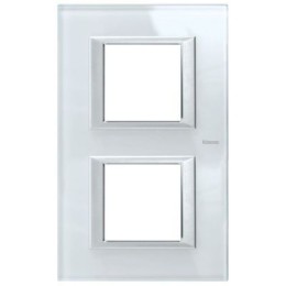 HA4802M2VSW Рамка Axolute Квадрат Whice 2+2 модуля вертикальная Bticino