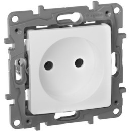 672220 Розетка 2К - немецкий стандарт - 16 А - 250 В~ - Etika - белый Legrand