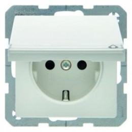 47526089 Штепсельная розетка SCHUKO с откидной крышкой и полем для надписи и с повышенной защитой от детей цвет: полярная белизна, с эффектом бархата с оттиском, Q.1 Berker