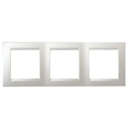 1500630-030 Рамка универсальная, 3 поста, белый Simon 15