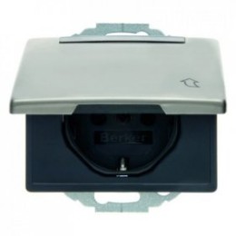 47580004 Штепсельная розетка SCHUKO с откидной крышкой и полем для надписи цвет: нержавеющая сталь Arsys Berker