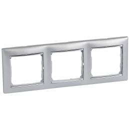 770353 Рамка Valena Алюминий / Серебряный штрих 3-постовая Legrand