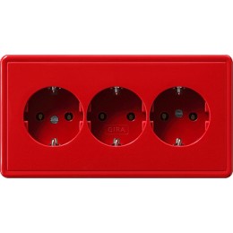 019943 Тройная розетка с заземляющими контактами с формованной накладкой Красный Gira S-color