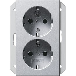 273526 Двойная розетка с заземляющими контактами для 1,5-местной коробки скрытого монтажа с защитой от детей Алюминий Gira
