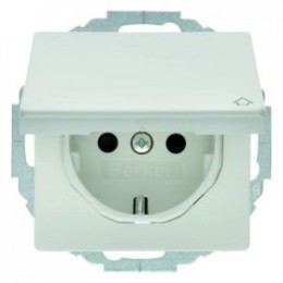 47446089 Штепсельная розетка SCHUKO с откидной крышкой цвет: полярная белизна, с эффектом бархата с защитой от детей, Q.1 Berker