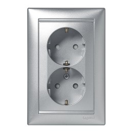 770127 Valena Розетка 2-ая с/з с защитными шторками литая Legrand
